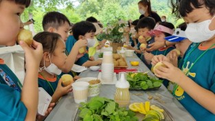 [크기변환]사진1) 양천, 도심 속 팜파티에 참여한 꼬마농부학교 원생들.jpg